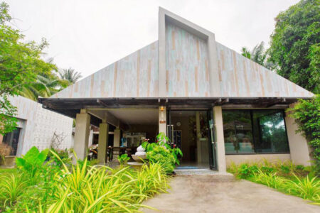 Amantra Lake View Resort Lobby 2